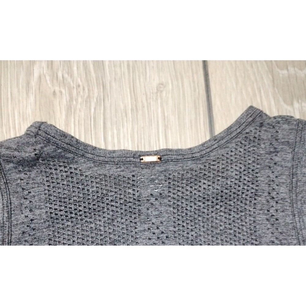 Woman's ActiveWear 2-Piece Bundle - VS Seamless Top & Shorts - Size M/L - Picture 7 of 12